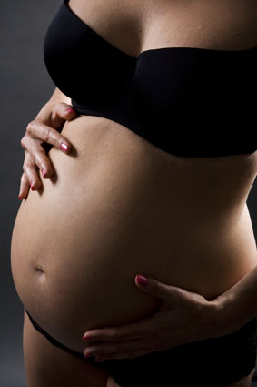 Bild på magen på en gravid kvinna
